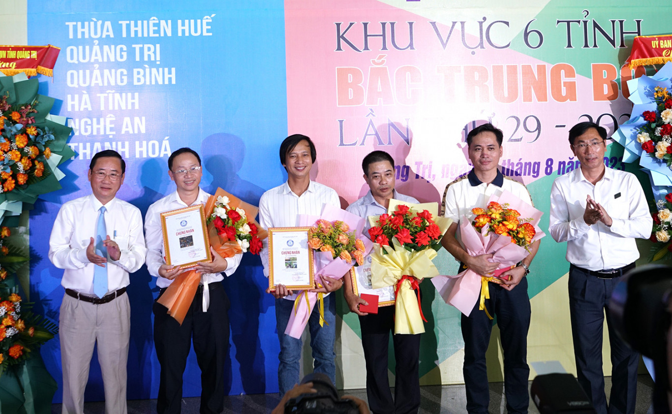 4 HCĐ thuộc về c&aacute;c t&aacute;c giả Hồ Thanh Thọ, L&ecirc; Phước Th&agrave;nh (Quảng Trị), Đậu Đ&igrave;nh H&agrave; (H&agrave; Tĩnh), Ng&ocirc; Thanh An (Thanh H&oacute;a)